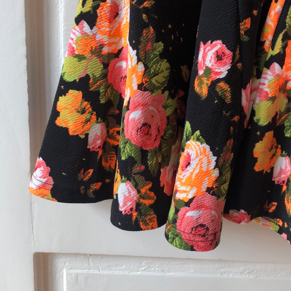 Floral fit and flare dress - Picture 3 of 4